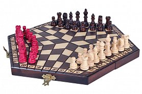 Drevené šachy pre troch hráčov