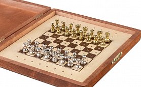 Cestovní šachy v krabičce s kovovými figurkami